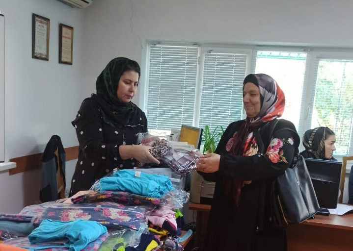 Центр соцобслуживания Карабудахкентского района провел акцию " Подарите заботу и внимание старшему поколению»